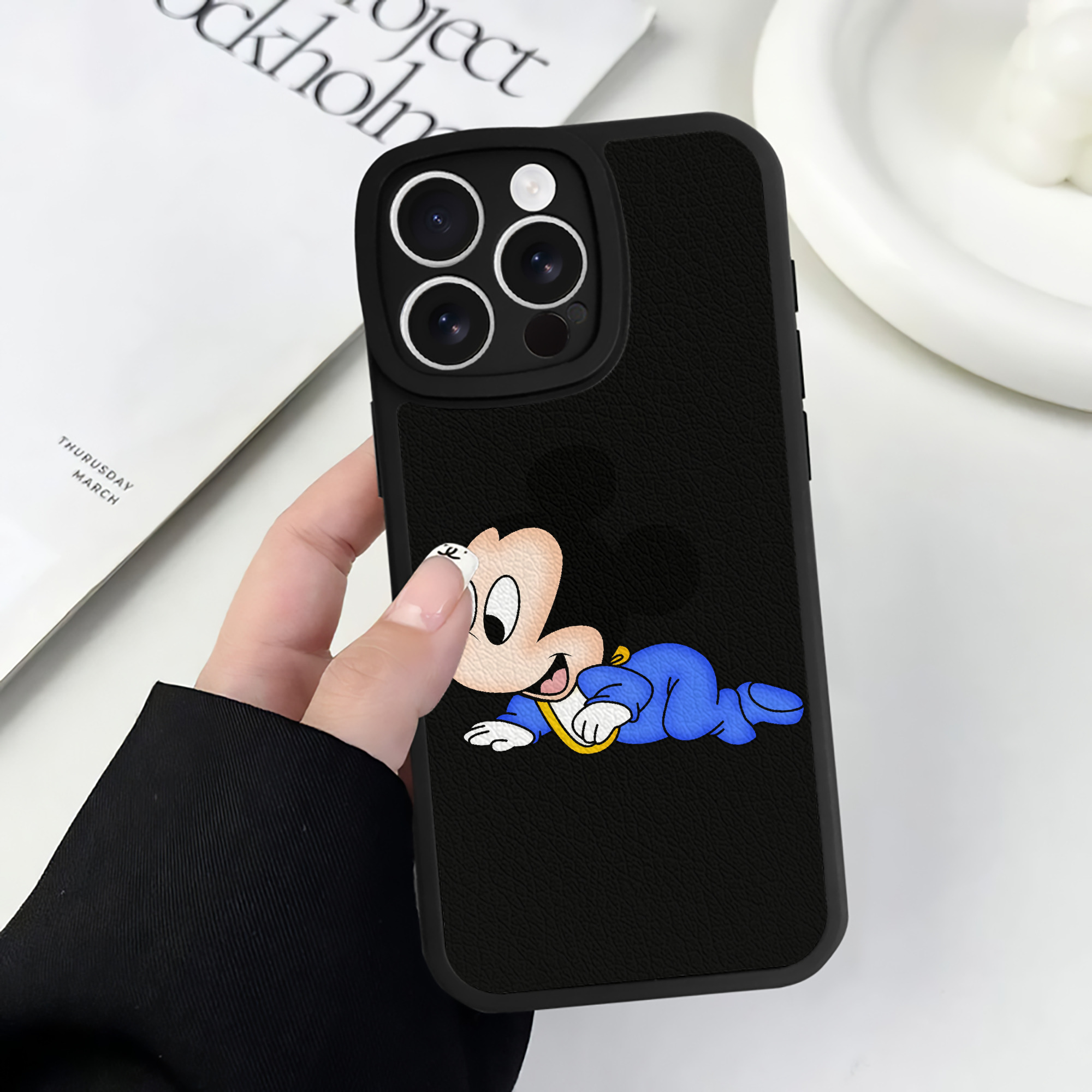 （画像用） ミッキーマウス Mickey Mouse 【iPhone 16シリーズ対応】シリコンスマホケース（レザー調） 材質：シリコン